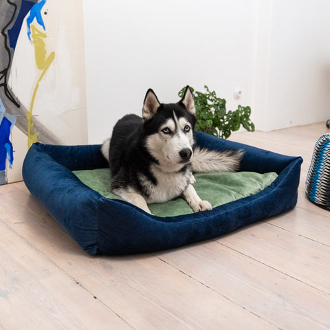 „Otto” lit orthopédique bleu marine avec matelas „Ori”